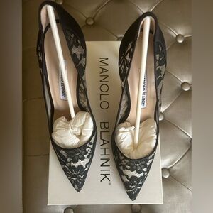 NEW IN BOX MANOLO BLAHNIK Black Lace Pump